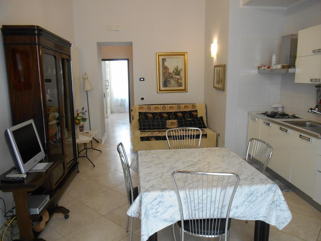 Apartamento Casa Sannazzaro Nápoles Habitación foto